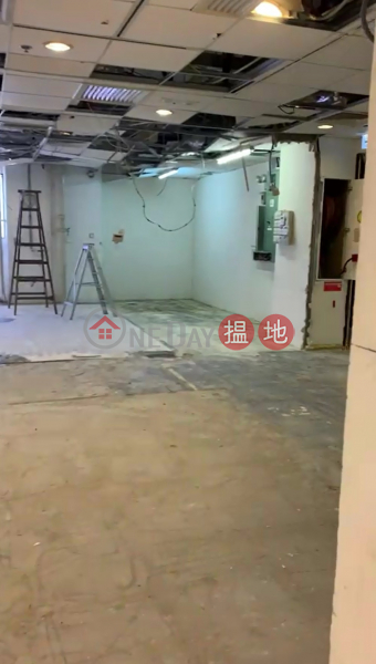 Property Search Hong Kong | OneDay | Industrial Rental Listings, Wyler Centre In Kwai Chung: Half Floor For Rent, Can Enter 40\' High Cube Containers