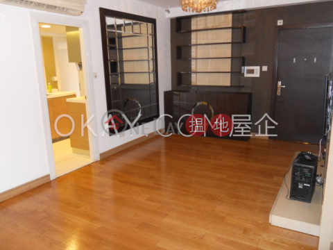 Rare 3 bedroom with balcony | Rental, Centrestage 聚賢居 | Central District (OKAY-R66588)_0