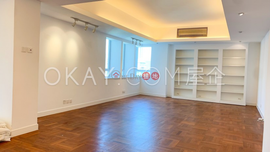 Stylish 4 bedroom with balcony & parking | Rental | Pine Court Block A-F 翠峰園A-F座 Rental Listings