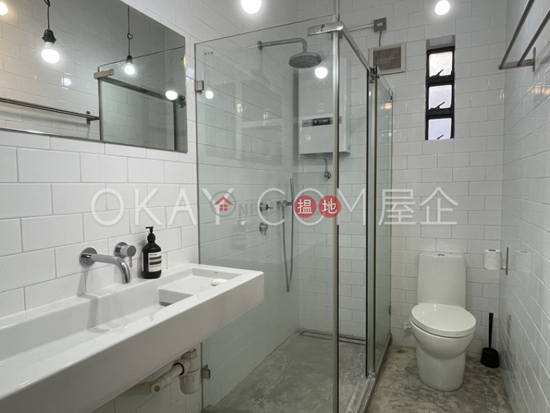 Rare 2 bedroom on high floor | Rental, Ping On Mansion 平安大廈 Rental Listings | Western District (OKAY-R51484)