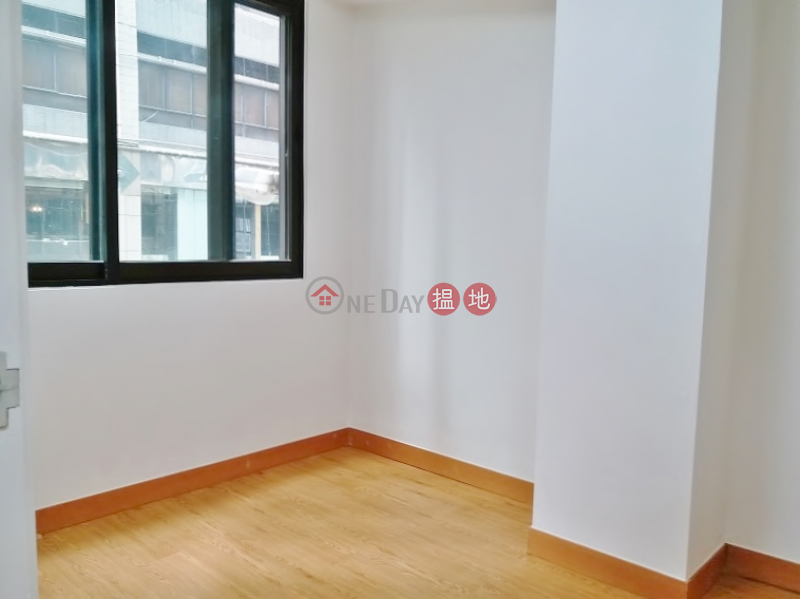 renovated apartment at convenient location | 13-15 Queen\'s Road West 皇后大道西 13-15 號 Rental Listings