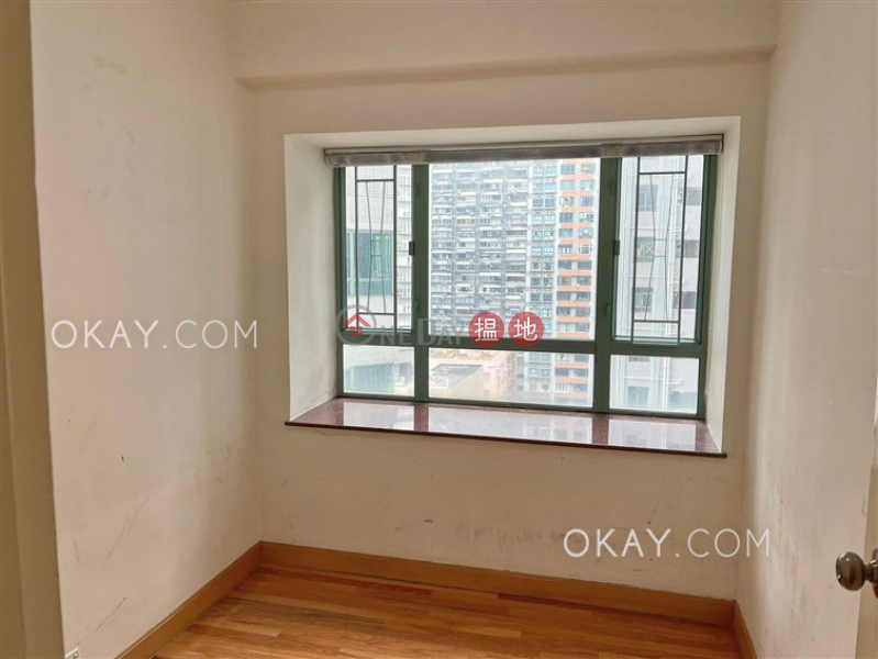 HK$ 33,000/ month Goldwin Heights, Western District Nicely kept 3 bedroom in Mid-levels West | Rental