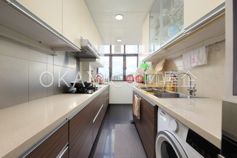 Efficient 3 bedroom on high floor with parking | For Sale | Villa Lotto Block B-D 樂陶苑 B-D座 Sales Listings