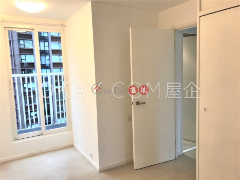 HK$ 30,000/ month Green Field Court, Western District, Nicely kept 2 bed on high floor with rooftop & balcony | Rental