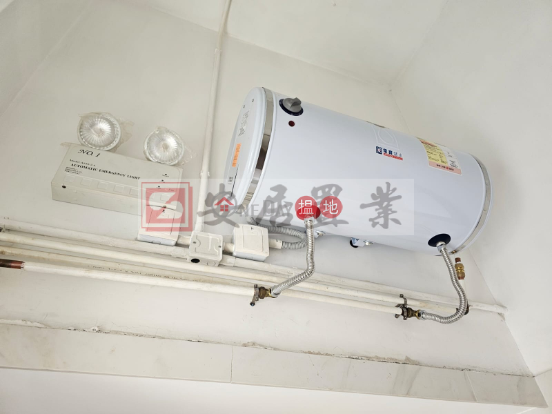 安居工商 何生 Ｌ大窗 南向海景 樓底極高 最後一間-15-17大業街 | 觀塘區香港出售-HK$ 120萬