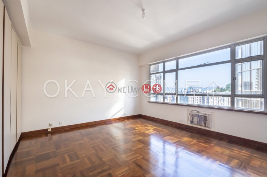 HK$ 32M Dragon Garden Wan Chai District Efficient 3 bed on high floor with balcony & parking | For Sale
