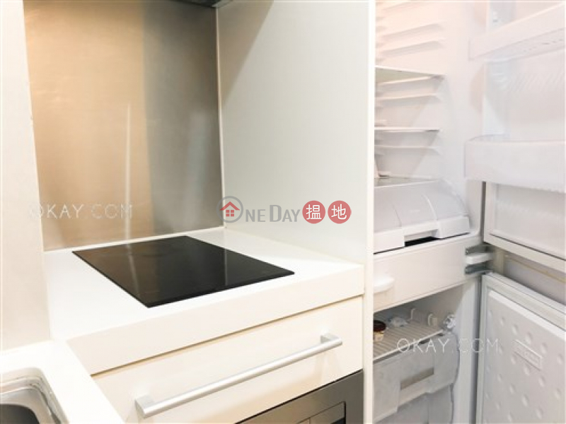 HK$ 25,000/ month | The Icon, Western District | Practical 1 bedroom with balcony | Rental