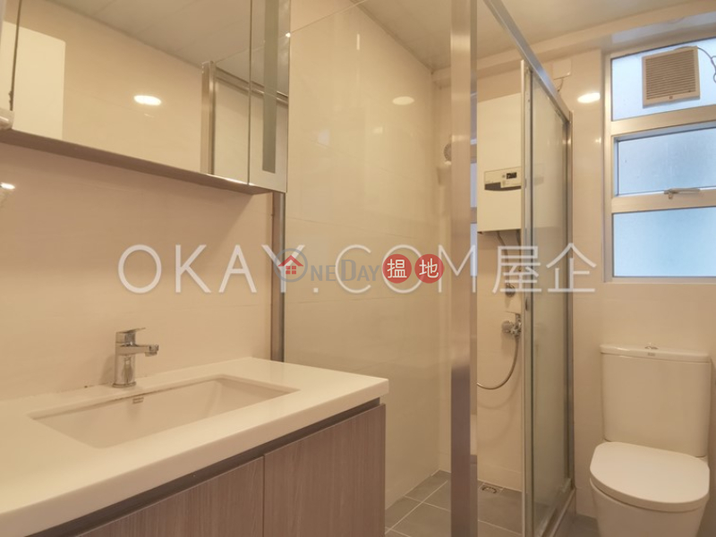 Gorgeous 3 bedroom on high floor with balcony & parking | Rental | Block 2 Phoenix Court 鳳凰閣 2座 Rental Listings