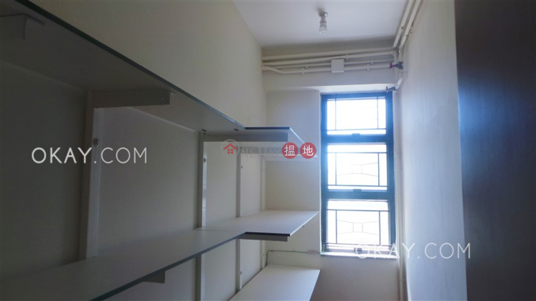 Nicely kept 3 bedroom with balcony & parking | Rental | Wylie Court 衛理苑 Rental Listings