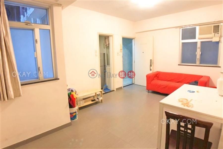 Generous 3 bedroom in Wan Chai | For Sale | Hay Wah Building Block B 熙華大廈B座 Sales Listings