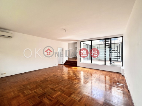 Gorgeous penthouse with sea views, rooftop & terrace | Rental | House A1 Stanley Knoll 赤柱山莊A1座 _0