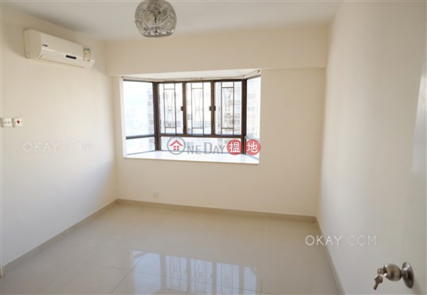 HK$ 25,000/ month, Beverley Heights | Eastern District | Gorgeous 3 bed on high floor with sea views & balcony | Rental