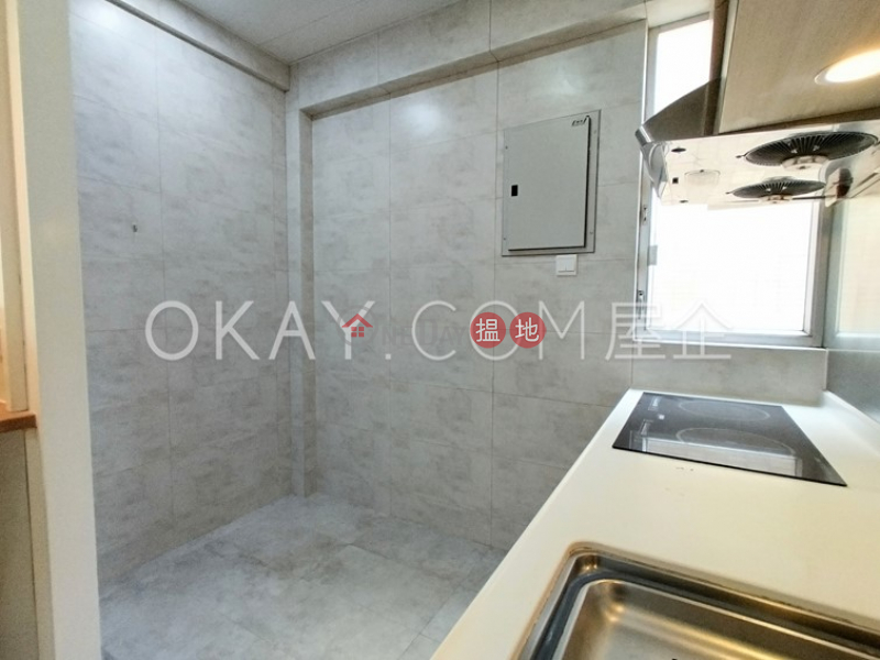 Unique 3 bedroom on high floor with balcony & parking | Rental | Fung Wah Court 鳳華閣 Rental Listings