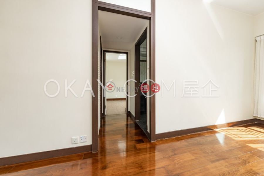 Rare 2 bedroom on high floor with parking | Rental | Hillsborough Court 曉峰閣 Rental Listings