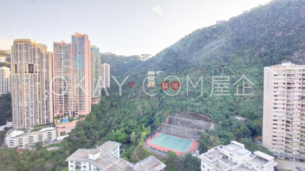 Property Search Hong Kong | OneDay | Residential | Sales Listings | Exquisite 3 bed on high floor with rooftop & parking | For Sale