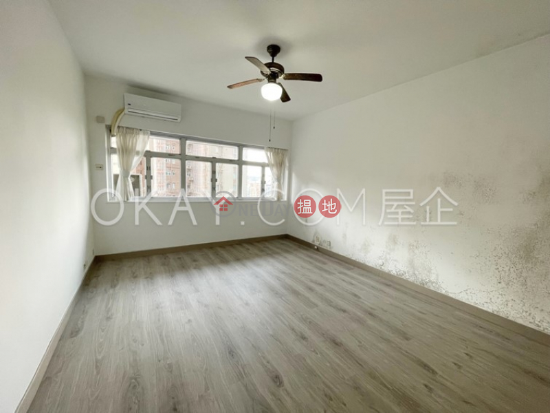 Luxurious 3 bedroom with parking | For Sale | Hilltop Mansion 峰景大廈 Sales Listings