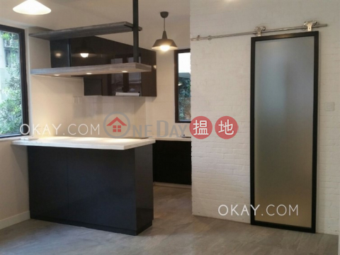 Generous 1 bedroom in Sheung Wan | Rental|40-42 Gough Street(40-42 Gough Street)Rental Listings (OKAY-R291985)_0
