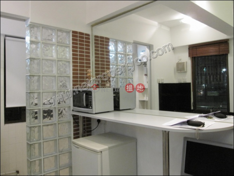 Apartment with Rooftop for Rent in Mid-Levels Centr | Tai Ning House 太寧樓 Rental Listings