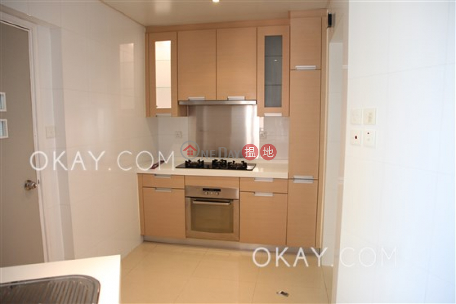 HK$ 69,500/ month Hillsborough Court Central District | Stylish 3 bedroom in Mid-levels Central | Rental
