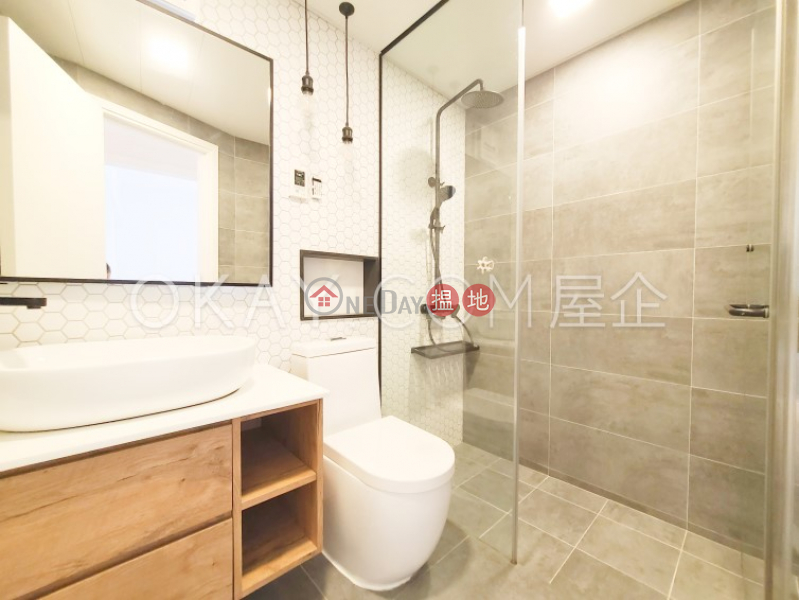 HK$ 35M, Emerald Court Western District | Efficient 3 bed on high floor with balcony & parking | For Sale