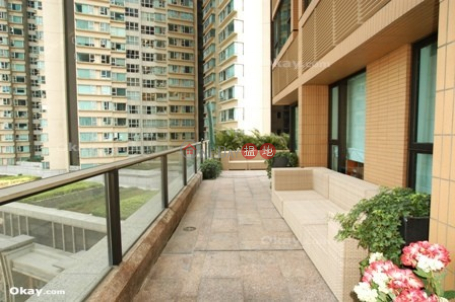 HK$ 51M | The Arch Star Tower (Tower 2) | Yau Tsim Mong, Luxurious 3 bedroom with terrace | For Sale