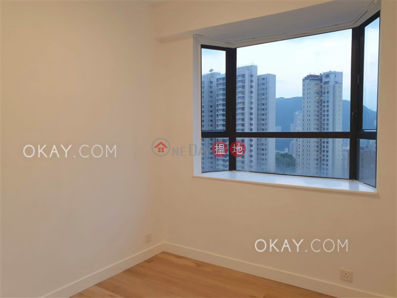 HK$ 37,000/ 月龍華花園-灣仔區|3房2廁,極高層,連車位龍華花園出租單位