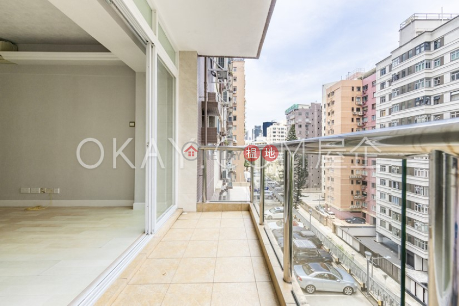 Nicely kept 3 bedroom with balcony & parking | For Sale | Moon Fair Mansion 滿輝大廈 Sales Listings