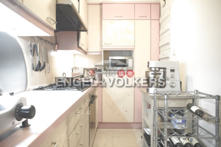 3 Bedroom Family Flat for Sale in Mid Levels West | Right Mansion 利德大廈 Sales Listings