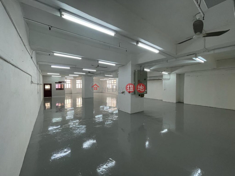 Tsuen Wan Ming Wah Industrial Building: Suitable For Both Office And Warehouse, Clean Inside Toilet | Ming Wah Industrial Building 明華工業大廈 Rental Listings