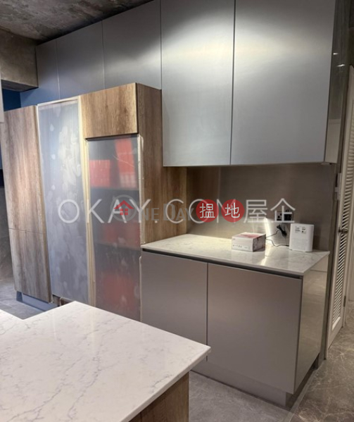 Luxurious 3 bedroom with balcony & parking | For Sale | Green Park 碧翠苑 Sales Listings
