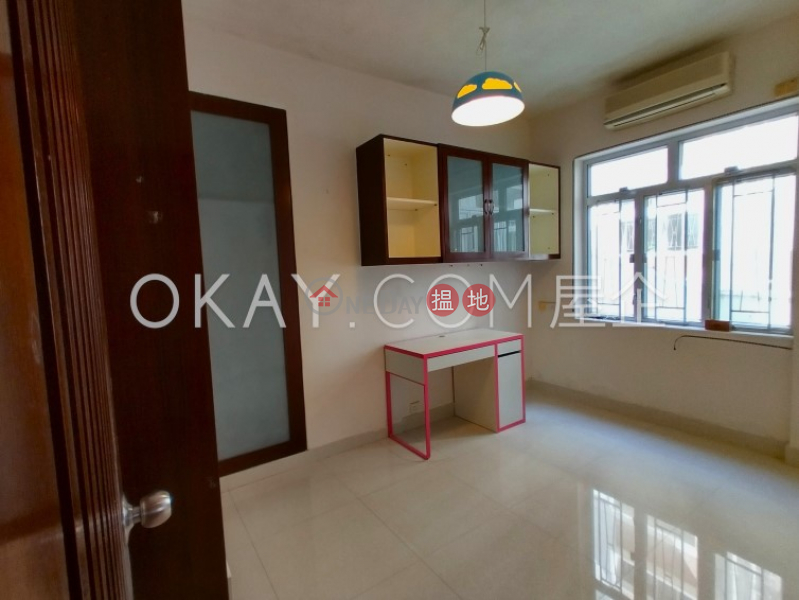 Efficient 3 bedroom with parking | For Sale | HILLSEA COURT 匯山園 Sales Listings