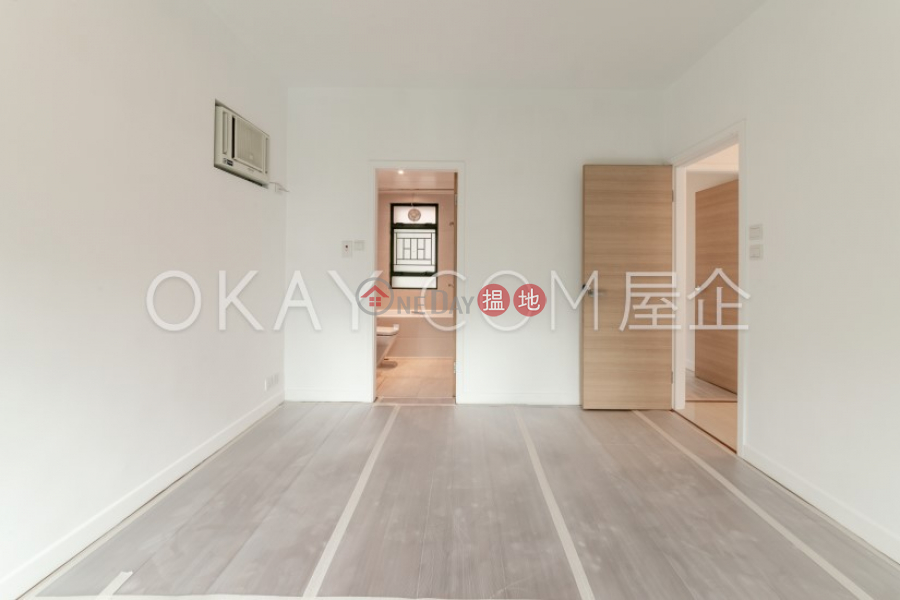 HK$ 68,000/ month Hillsborough Court Central District, Stylish 3 bedroom with balcony & parking | Rental