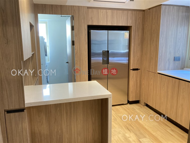 HK$ 45,000/ month St. Joan Court Central District, Elegant 2 bedroom in Mid-levels Central | Rental