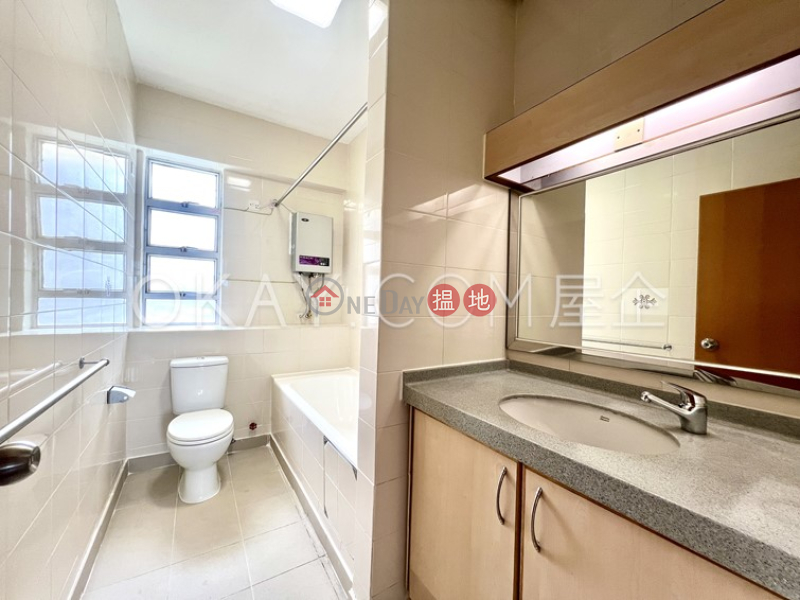 Beautiful 3 bedroom with balcony & parking | Rental | Aurora - Quarters 銀霞閣 Rental Listings