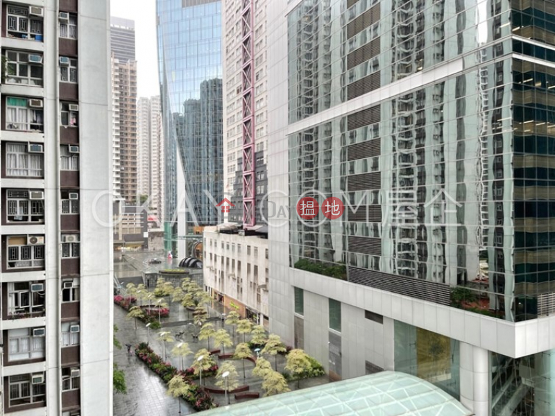 HK$ 31,000/ month | (T-33) Pine Mansion Harbour View Gardens (West) Taikoo Shing Eastern District Luxurious 3 bedroom with balcony | Rental