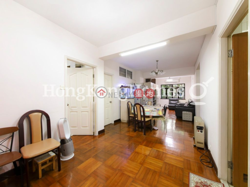 Property Search Hong Kong | OneDay | Residential | Rental Listings | 3 Bedroom Family Unit for Rent at Hing Wah Mansion