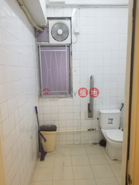 HK$ 37,000/ month | Yue On Commercial Building, Wan Chai District TEL: 98755238