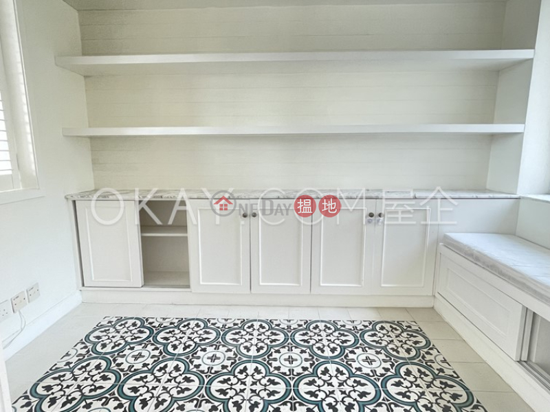 HK$ 38M, Villa Piubello | Southern District, Lovely 3 bedroom on high floor with sea views & balcony | For Sale