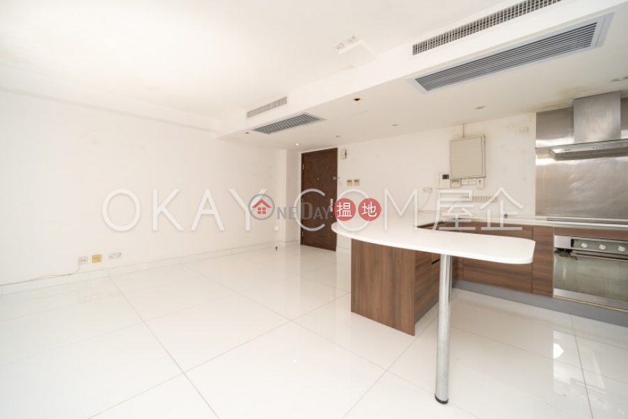 HK$ 35,000/ month Phase 3 Villa Cecil | Western District | Lovely 2 bedroom with balcony | Rental