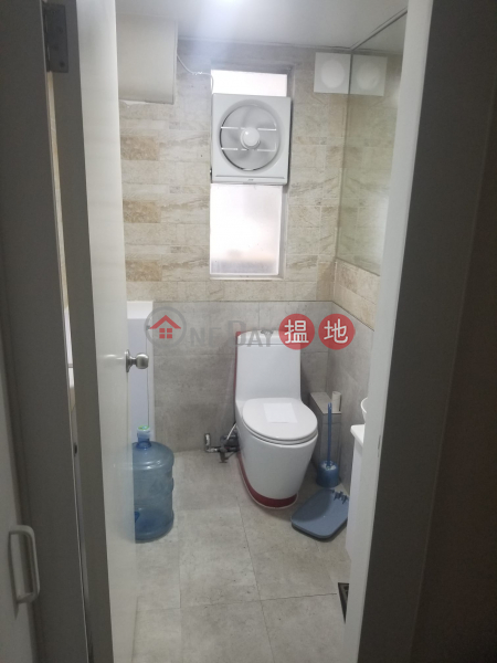 HK$ 16,900/ month Winner Commercial Building, Wan Chai District, TEL: 98755238