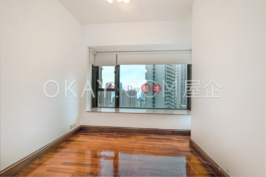 HK$ 6,000萬-騰皇居 II中區-3房2廁,極高層,星級會所,連租約發售騰皇居 II出售單位
