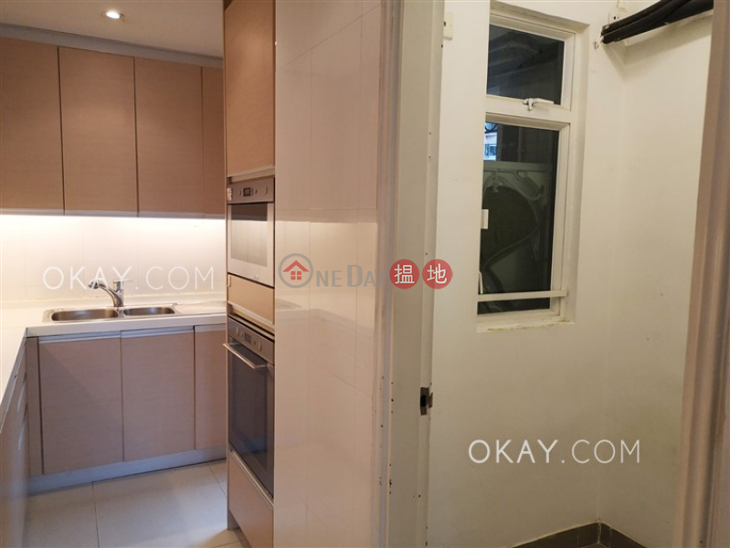 Charming 3 bedroom with parking | Rental, Hillsborough Court 曉峰閣 Rental Listings | Central District (OKAY-R18514)