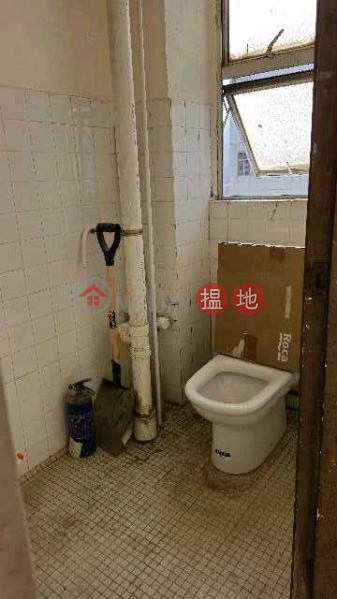 HK$ 12,500/ month | Nan Fung Industrial City | Tuen Mun Warehouse office building decoration.