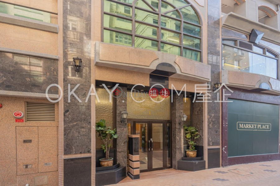 HK$ 19.07M, Fortuna Court, Wan Chai District | Tasteful 3 bedroom on high floor with racecourse views | For Sale