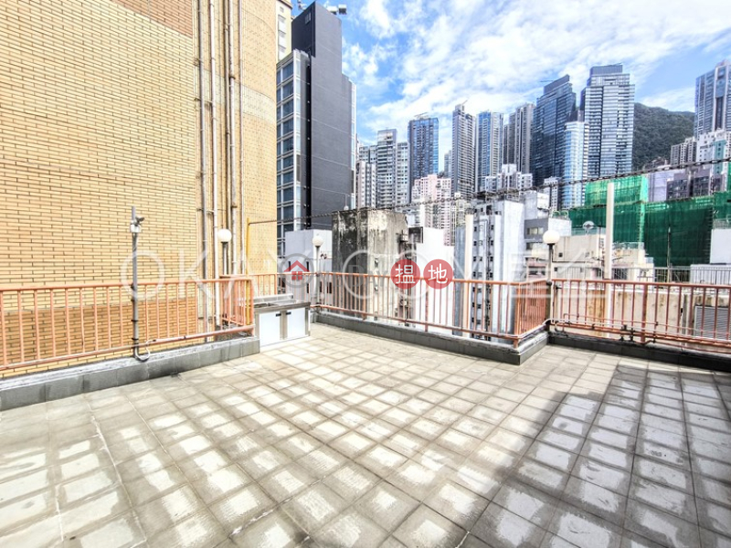 Practical 2 bedroom on high floor with rooftop | Rental 82-90 Bonham Strand East | Western District Hong Kong, Rental | HK$ 28,000/ month