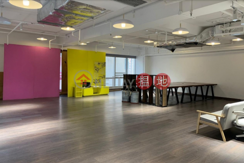 Peak Castle In Lai Chi Kok: Office Decoration With Wooden Grain Floor . Best Location For Office | Park Building 百佳大廈 _0
