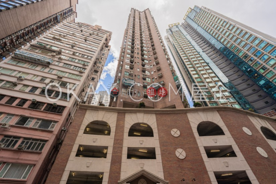 HK$ 38,000/ 月-信怡閣西區-3房2廁,極高層,露台信怡閣出租單位