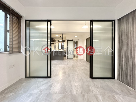 Generous 1 bedroom in Sheung Wan | Rental | 40-42 Gough Street 歌賦街40-42號 _0