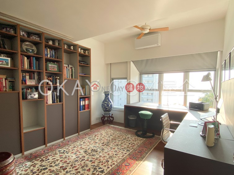 HK$ 25M | Albany Court Western District, Tasteful 3 bedroom with parking | For Sale