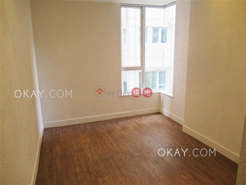 HK$ 42,000/ month 27 Shelley Street, Western District, Rare penthouse with rooftop & terrace | Rental